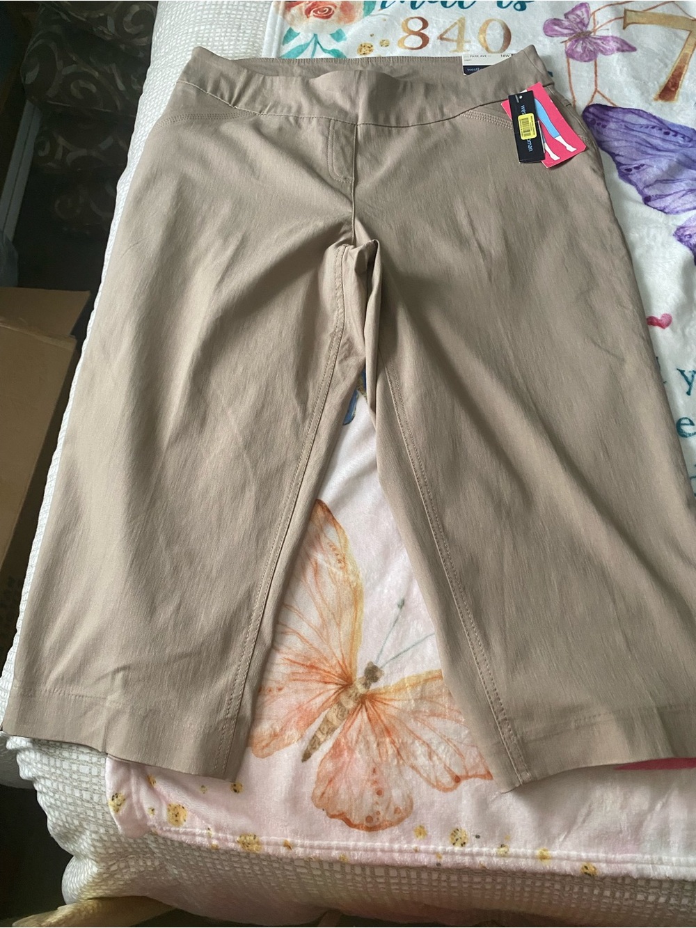 Westbound Beige Stretch Capri Pants